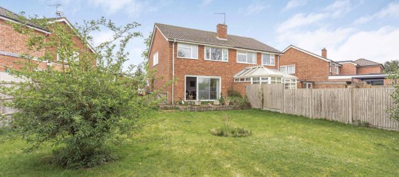 3 bedrooms House in Egham, United Kingdom No. 8636 5