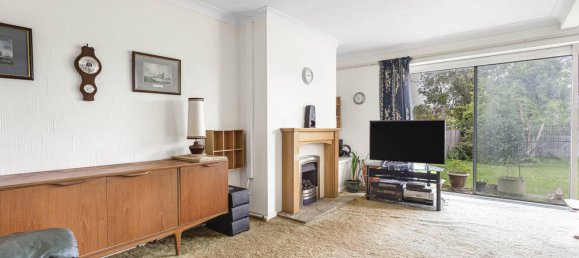 3 bedrooms House in Egham, United Kingdom No. 8636 2