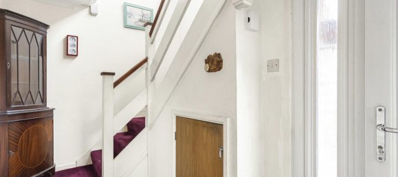 3 bedrooms House in Egham, United Kingdom No. 8636 9