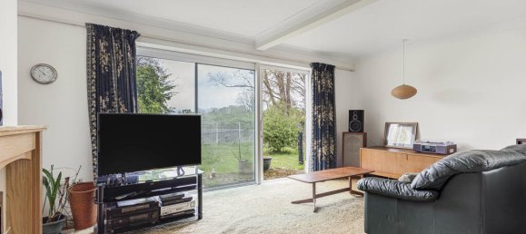 3 bedrooms House in Egham, United Kingdom No. 8636 6