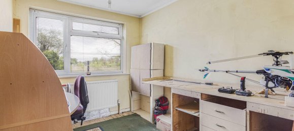 3 bedrooms House in Egham, United Kingdom No. 8636 12