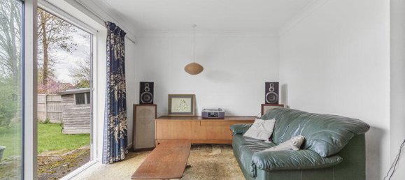 3 bedrooms House in Egham, United Kingdom No. 8636 7