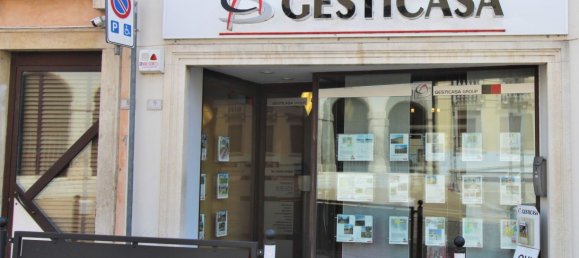 Квартира с 5 комнатами в Верона, Италия № 113114 14