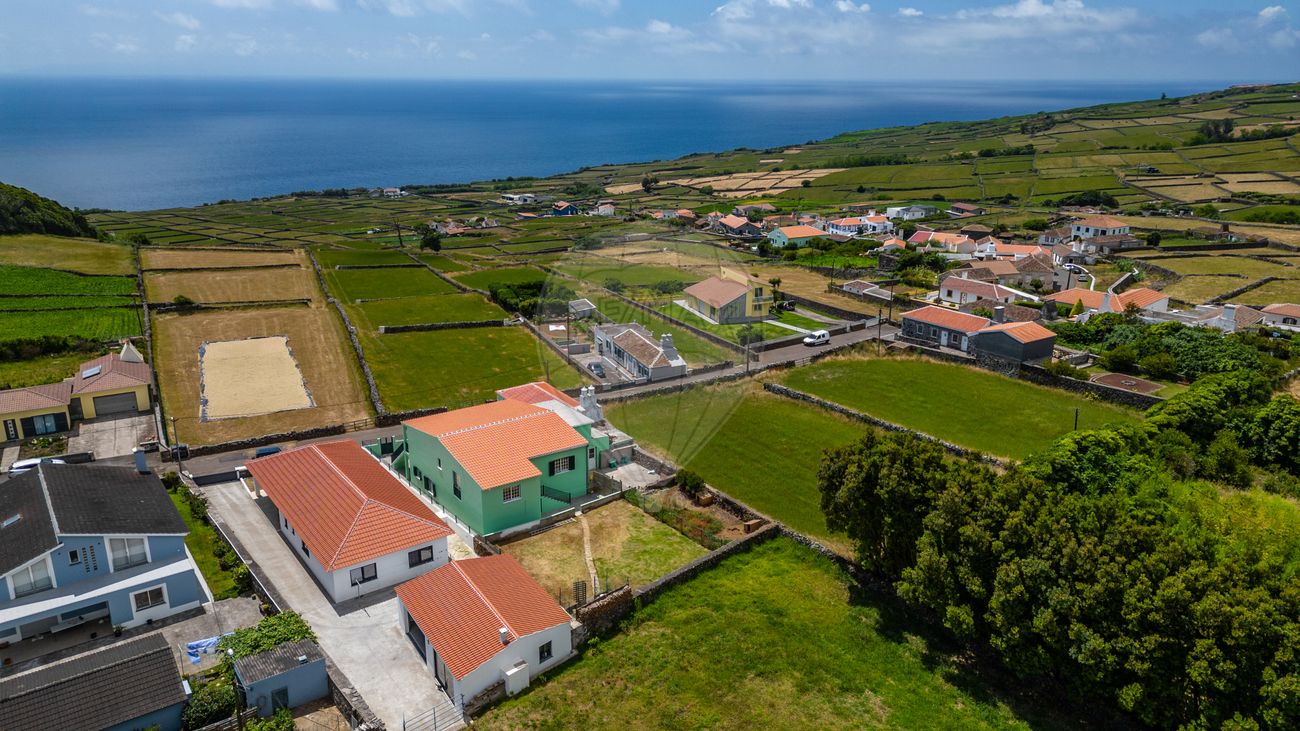 3 bedrooms House in Angra do Heroismo, Portugal No. 35500