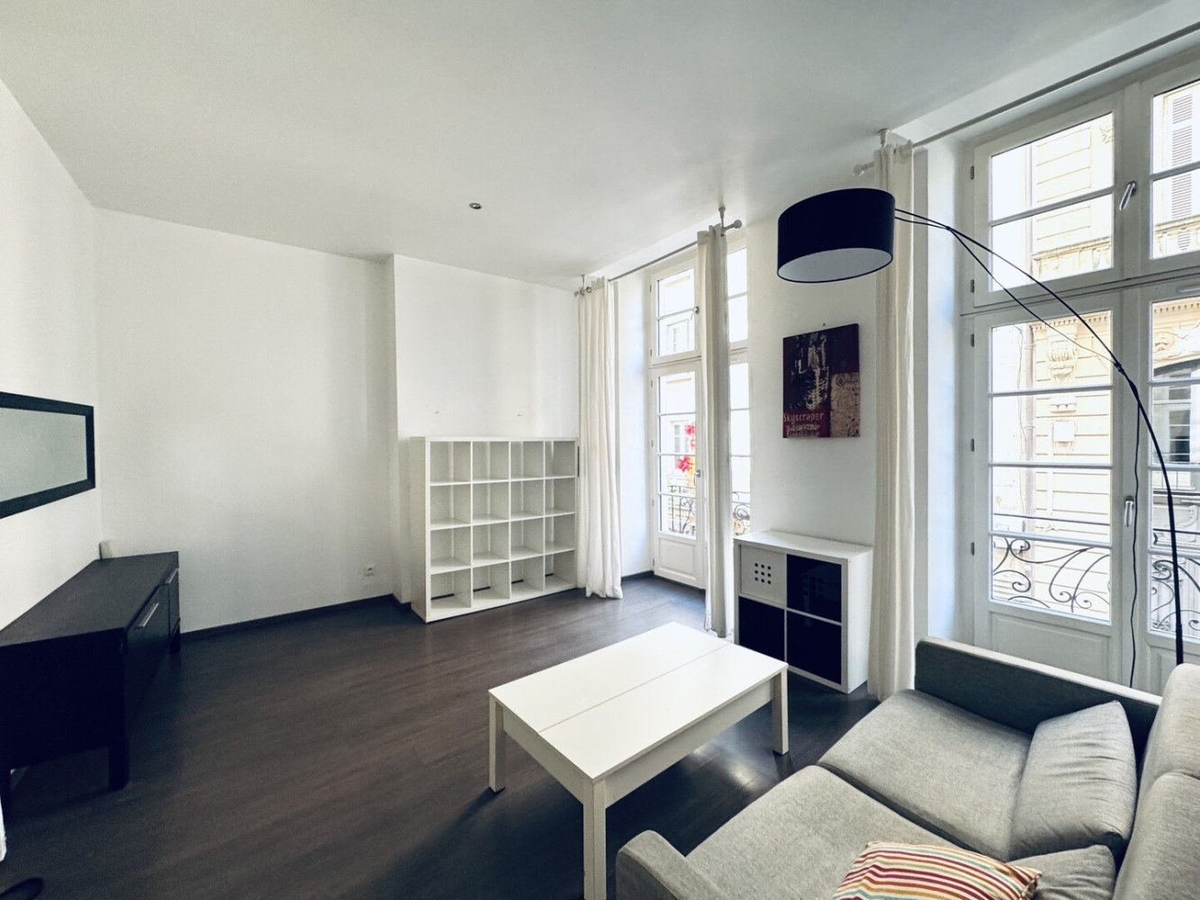 Apartamento de 2 dormitorios en Bordeaux, France No. 102495