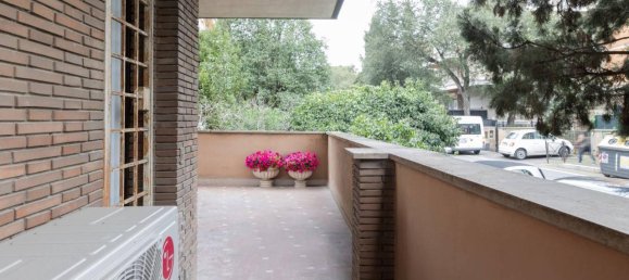 Квартира с 2 комнатами в Рим, Италия № 39813 12