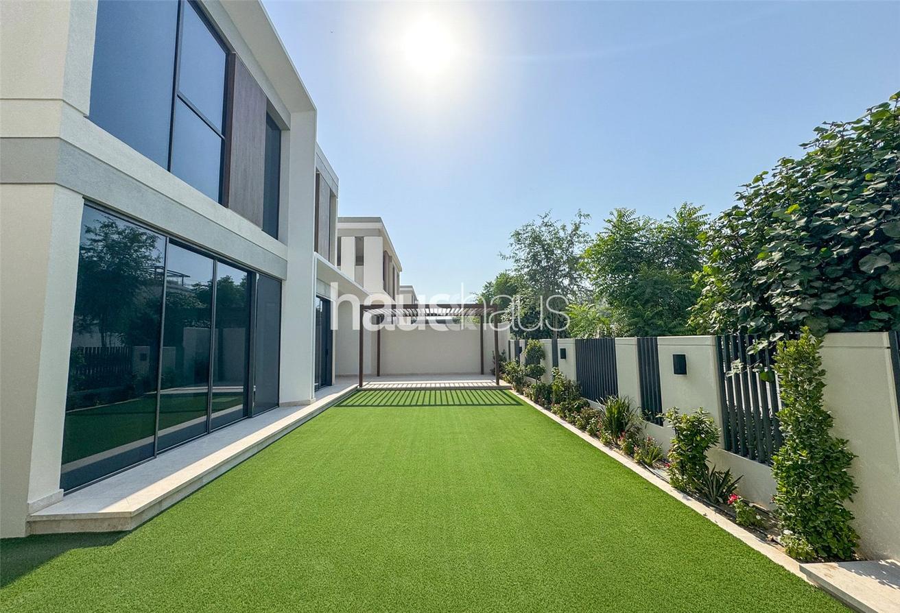 Вилла с 5 спальнями в Tilal Al Ghaf, ОАЭ № 99836