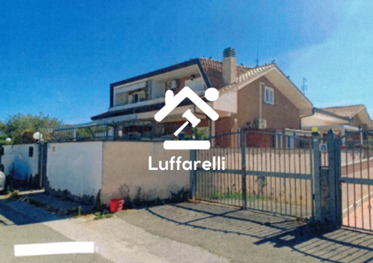 Дом с 7 комнатами в Ардеа, Италия № 100898