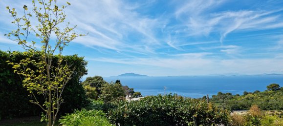 4 bedrooms Villa in Capri, Italy No. 270856 3