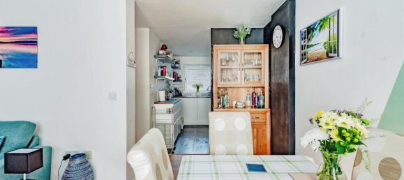 2 bedrooms Apartment in Crawley, United Kingdom No. 6293 3