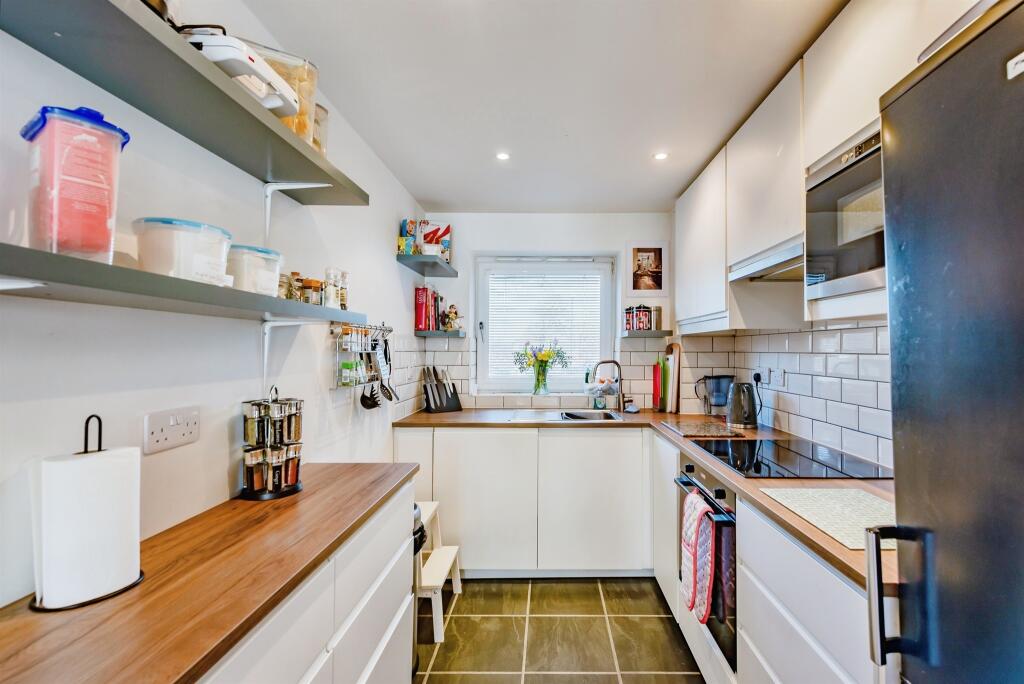 2 bedrooms Apartment in Crawley, United Kingdom No. 6293