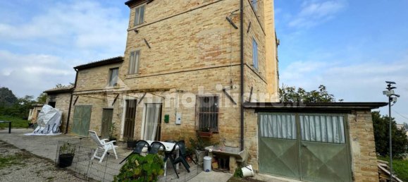 4 bedrooms House in Montottone, Italy No. 203843 3