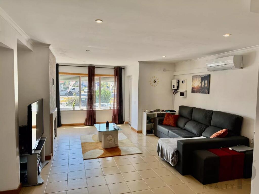 4 غرف نوم فيلا في Carapinheira, Portugal رقم 265710