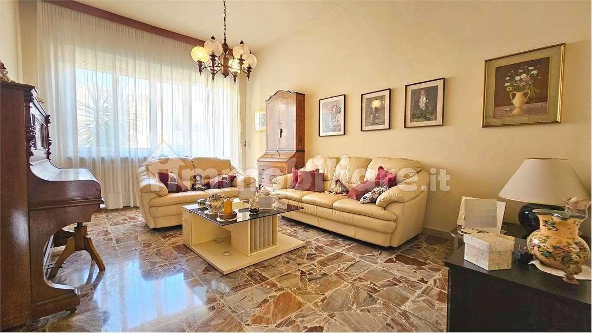 Apartamento T3 em Magenta, Italy N.º 276236