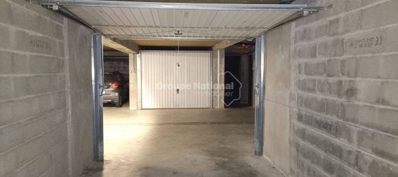  Garage in Arles, France No. 277062 5
