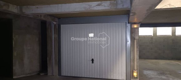  Garage in Arles, France No. 277062 3