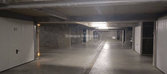  Garage in Arles, France No. 277062 6