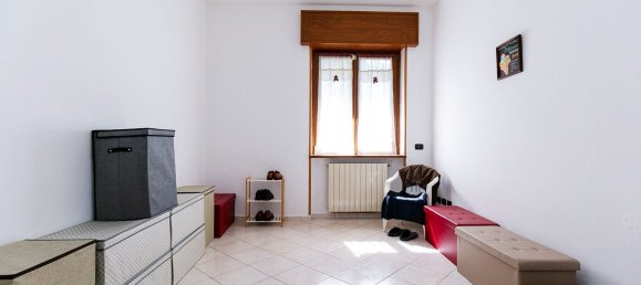 Apartamento de 3 dormitorios en Saronno, Italy No. 363553 11