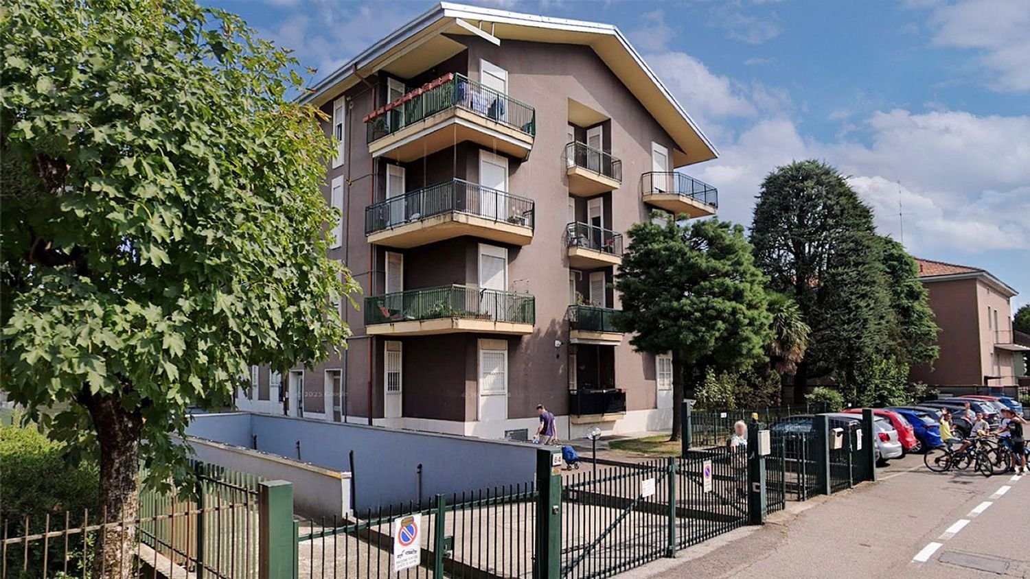 Apartamento de 3 dormitorios en Saronno, Italy No. 363553