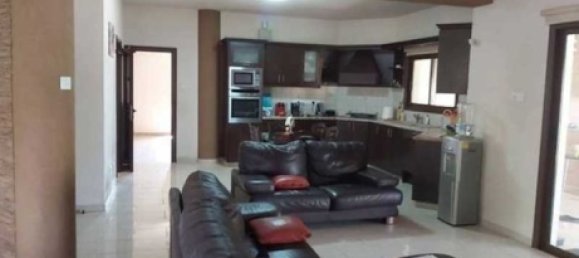 3 Schlafzimmer Gewerbliche Immobilie in Kato Polemidia, Cyprus, Nr. 20492 2