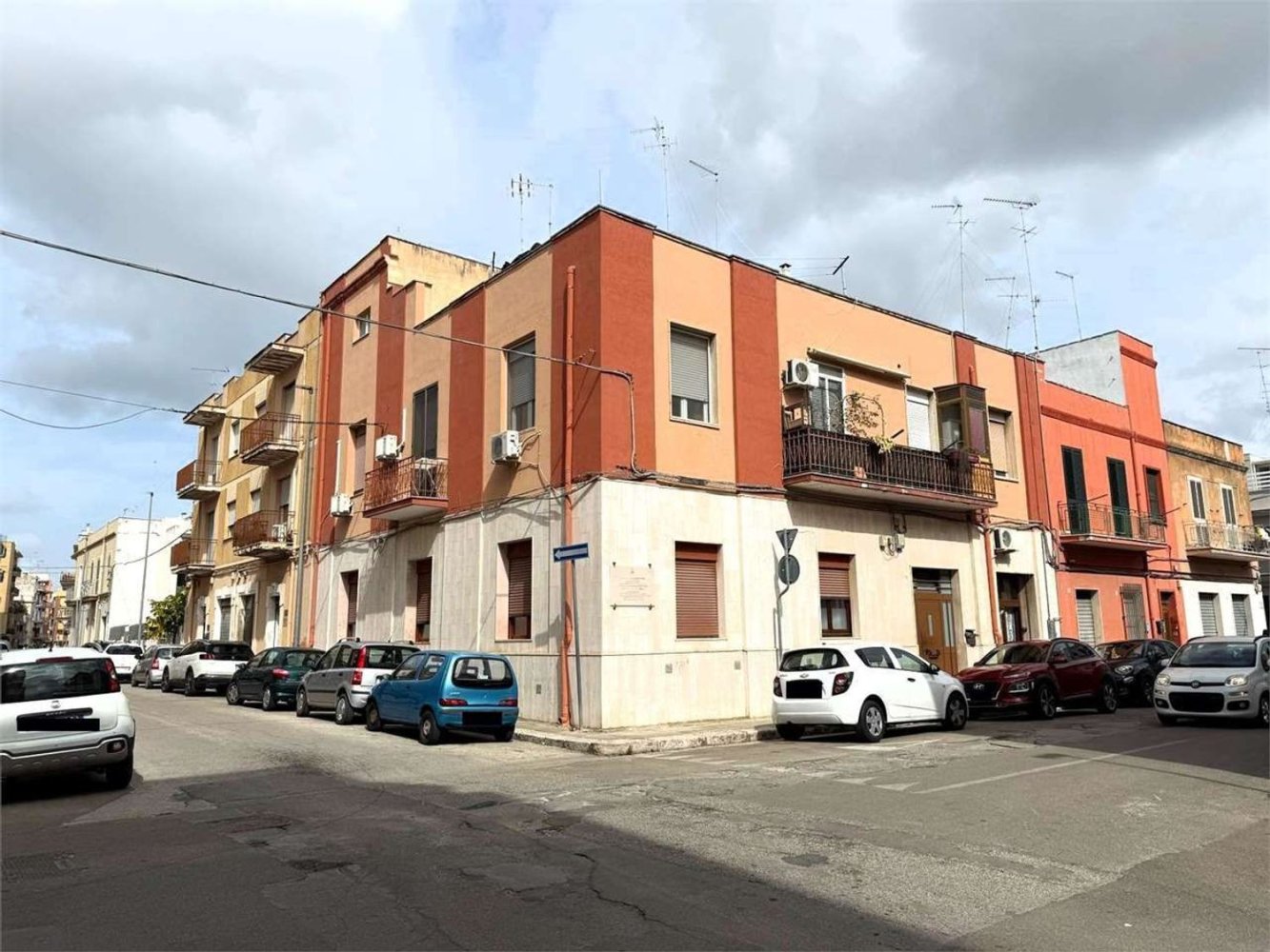 Квартира с 5 комнатами в Бриндизи, Италия № 160164