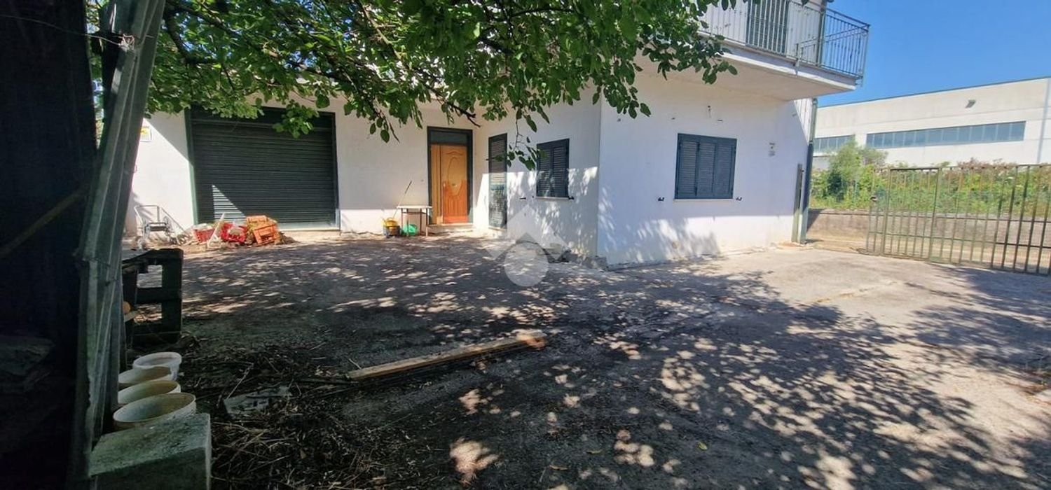 4 rooms House in Montesarchio, Italy No. 259003