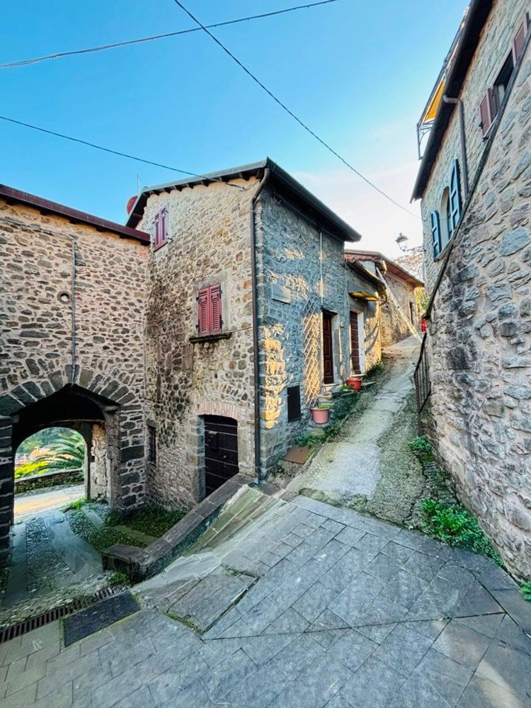 4 rooms House in Mulazzo, Italy No. 71341