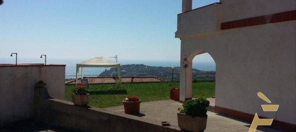 12 bedrooms Villa in Ricadi, Italy No. 125747 2