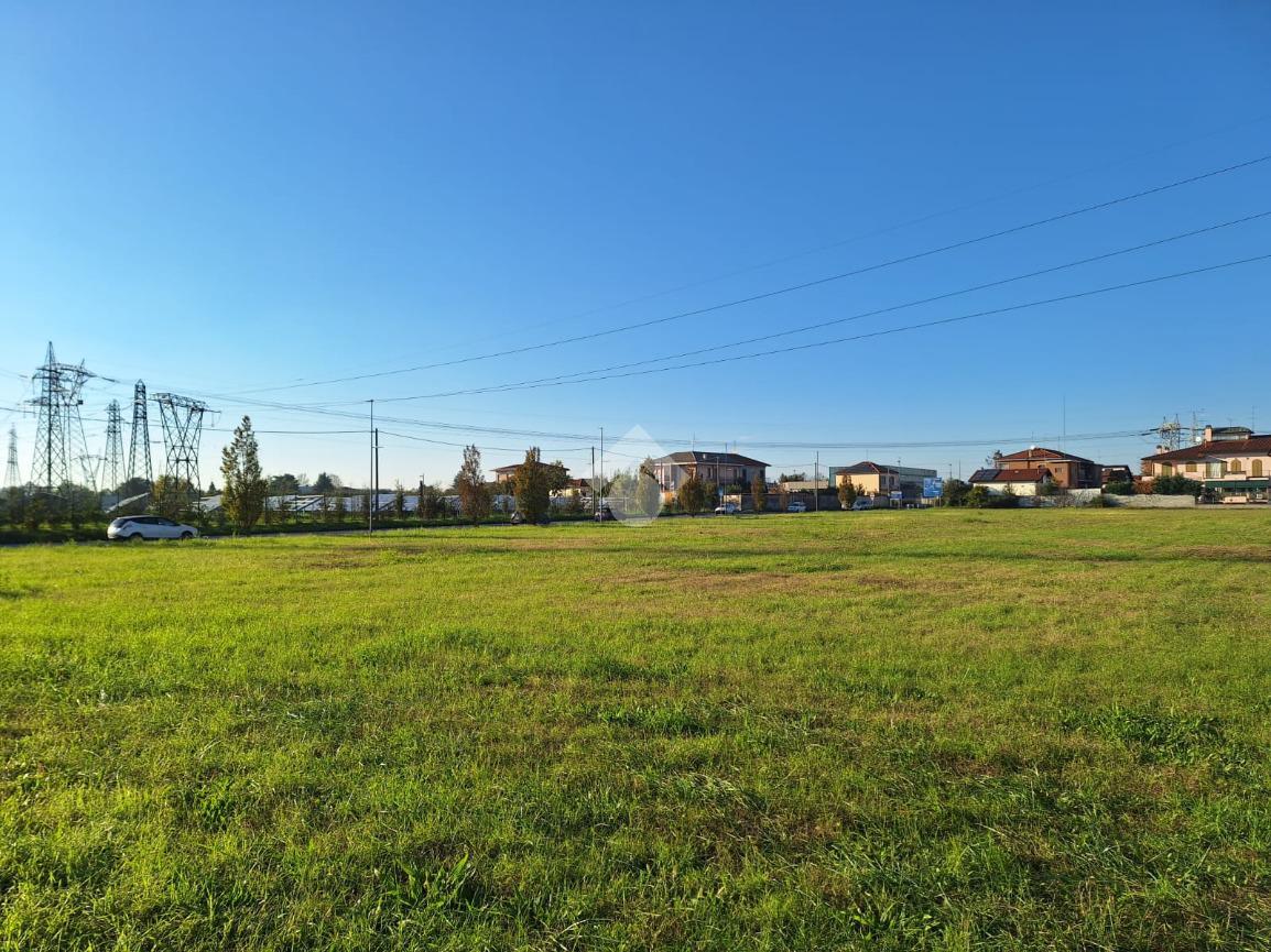  قطعة أرض في Magenta, Italy 11180متر مربع رقم 18047