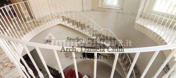 4 bedrooms Apartment in Florence, Italy No. 148001 17