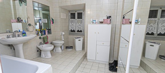 8 rooms Apartment in Genoa, Italy No. 299793 25