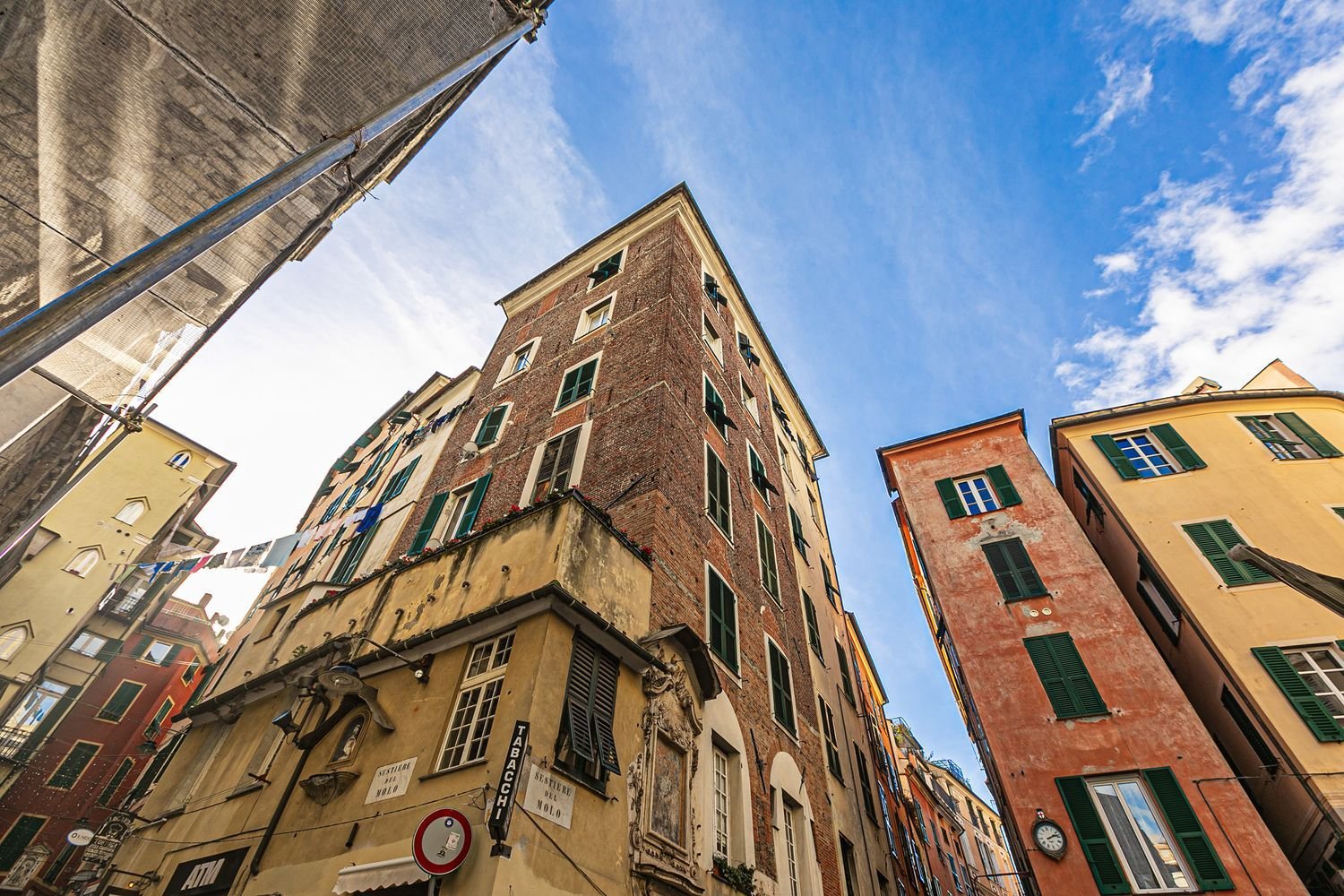 8 rooms Apartment in Genoa, Italy No. 299793