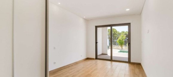 3 bedrooms House in Mexilhoeira Grande, Portugal No. 121372 4