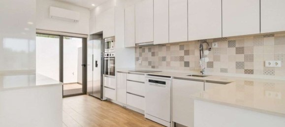 3 bedrooms House in Mexilhoeira Grande, Portugal No. 121372 8