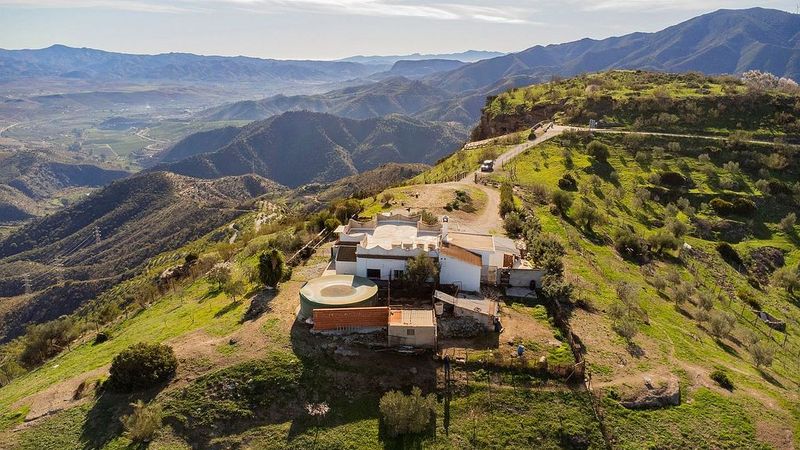 4 bedrooms House in Ardales, Spain No. 236922