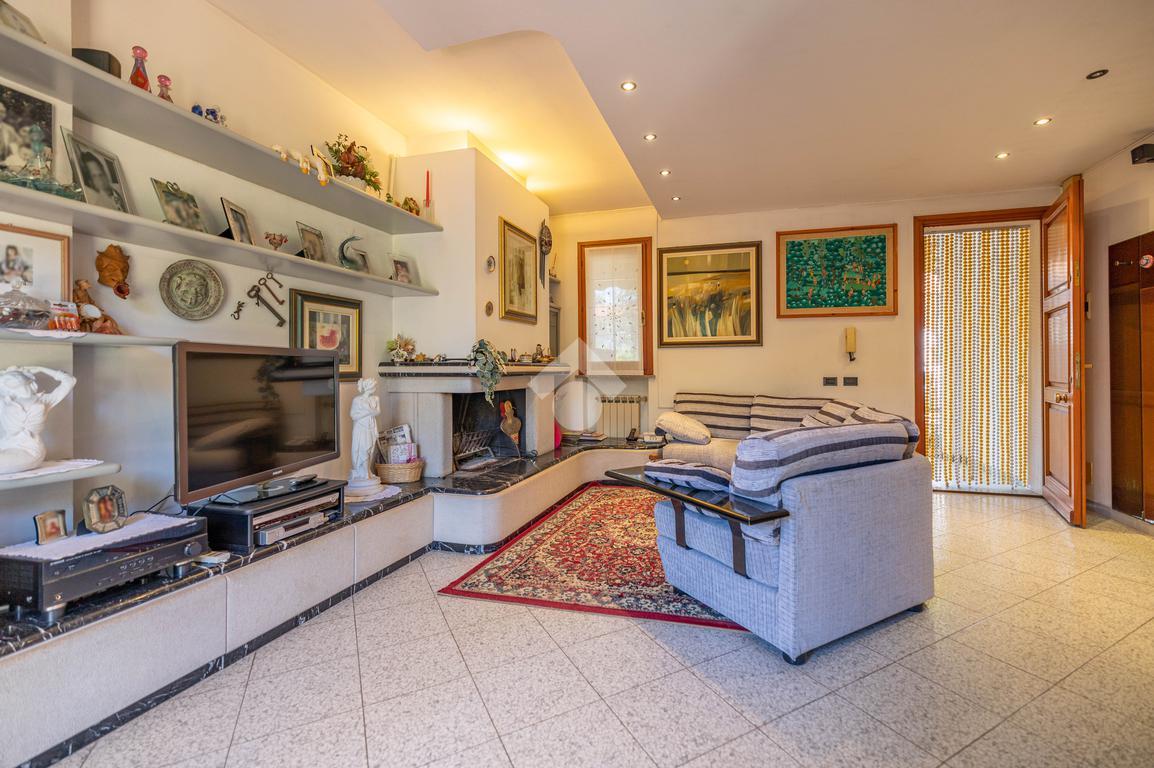 5 rooms House in Cervia, Italy No. 80181