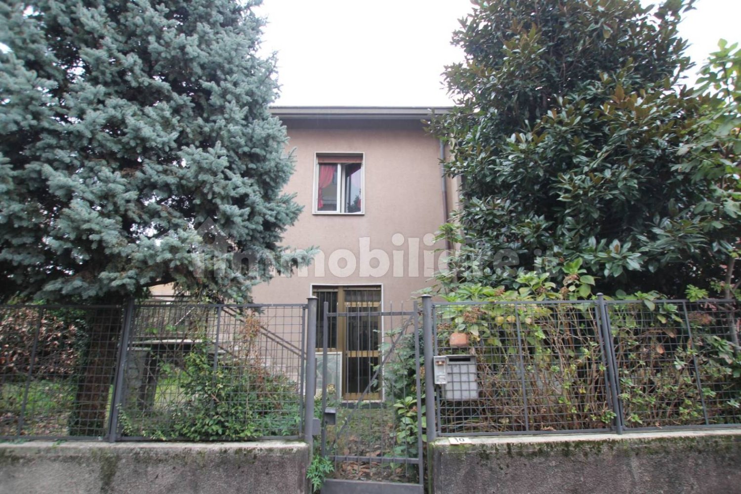 3 bedrooms Villa in Gerenzano, Italy No. 354851