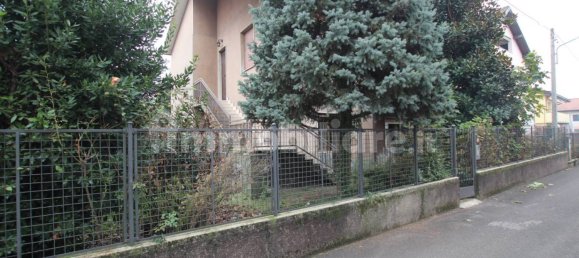 3 bedrooms Villa in Gerenzano, Italy No. 354851 4