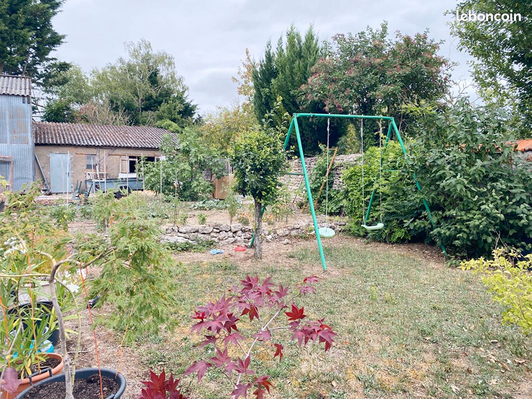 Casa de 4 dormitorios en Charsonville, France No. 253285