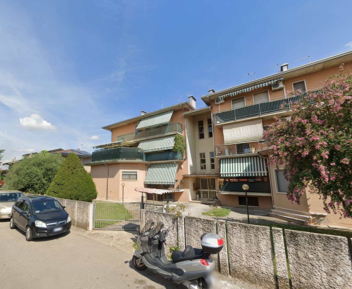 10 rooms Apartment in Bovolone, Italy No. 194988