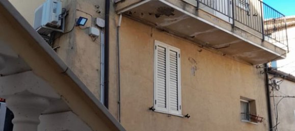 5 rooms House in Crucoli, Italy No. 254911 3