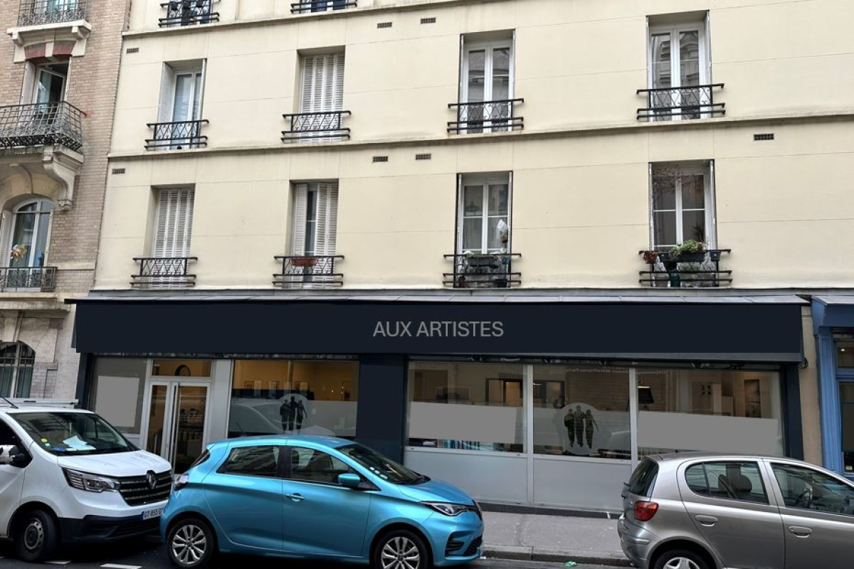 3 rooms Apartment in Paris, France No. 121574