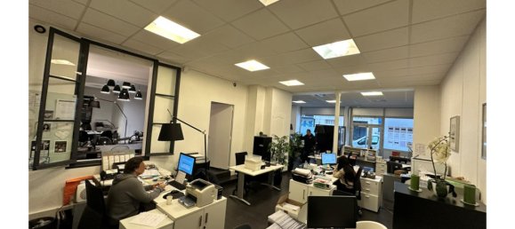 3 rooms Apartment in Paris, France No. 121574 2