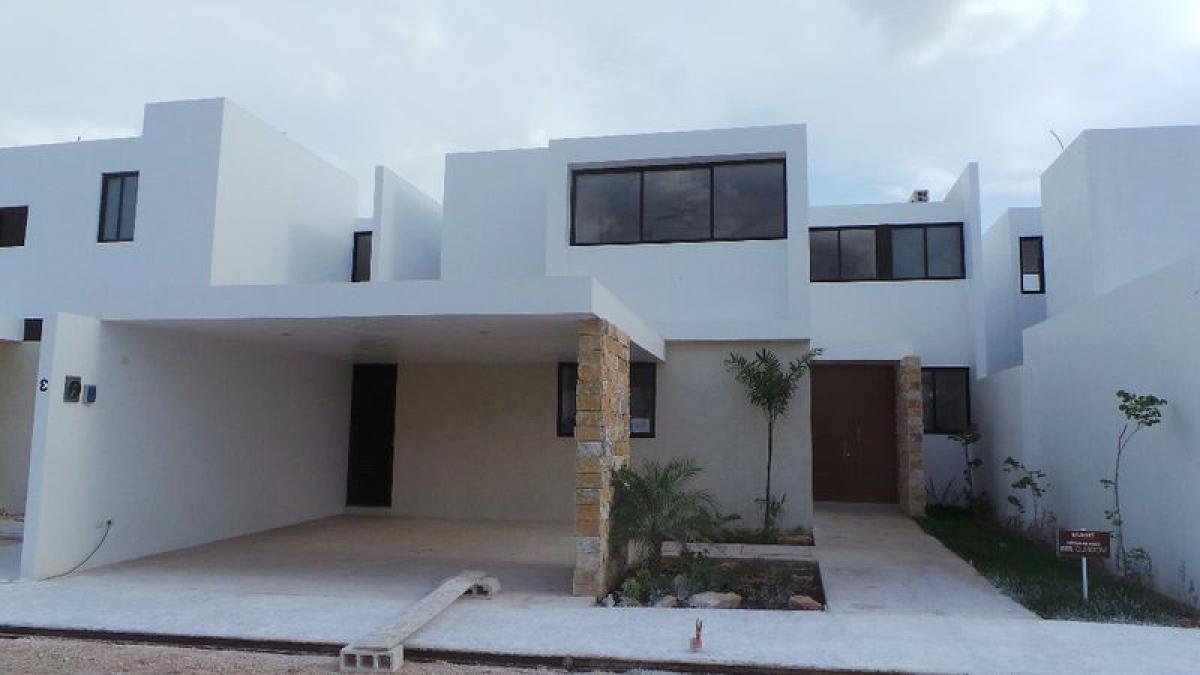 4 bedrooms House in Merida, Mexico No. 83132
