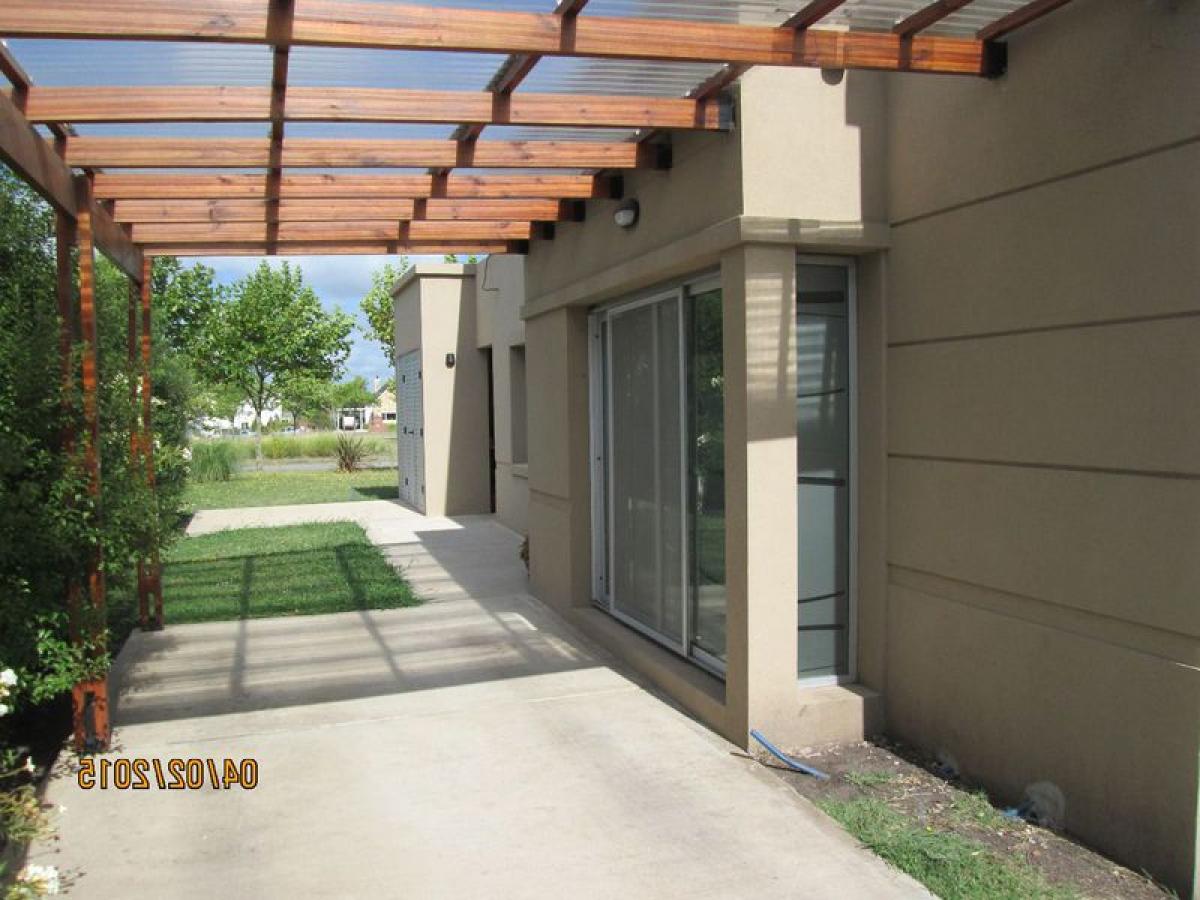 3 bedrooms House in Mar del Plata, Argentina No. 102675