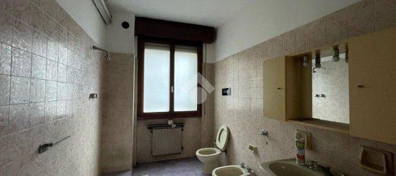 5 rooms Apartment in Costa Volpino, Italy No. 135923 15