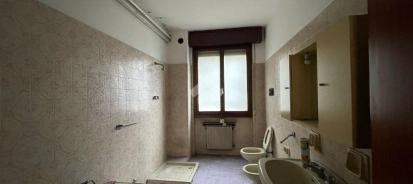 5 rooms Apartment in Costa Volpino, Italy No. 135923 14