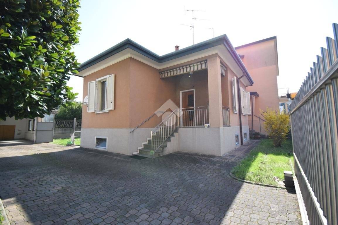 1 Schlafzimmer Villa in Monza, Italy, Nr. 54846