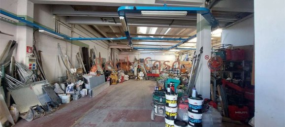 Lagerhaus in Modena, Italy 635m², Nr. 303817 45