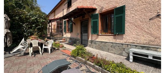 2 bedrooms House in Genoa, Italy No. 381112 2